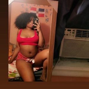 Meet your Posher, Yohnie